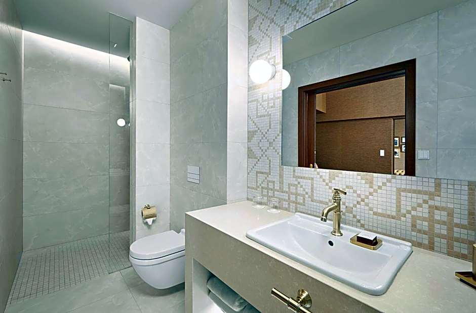 Reykjavik Consulate Hotel, Curio Collection by Hilton