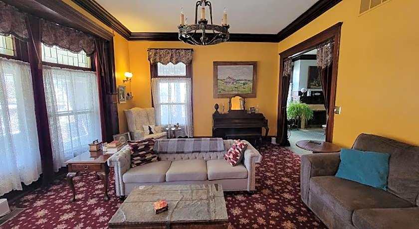 The Kings Throne Inn and Guest House