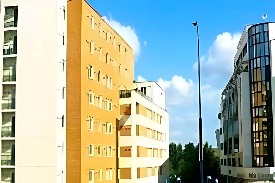Sejours and Affaires Pantin Charles De Gaulle
