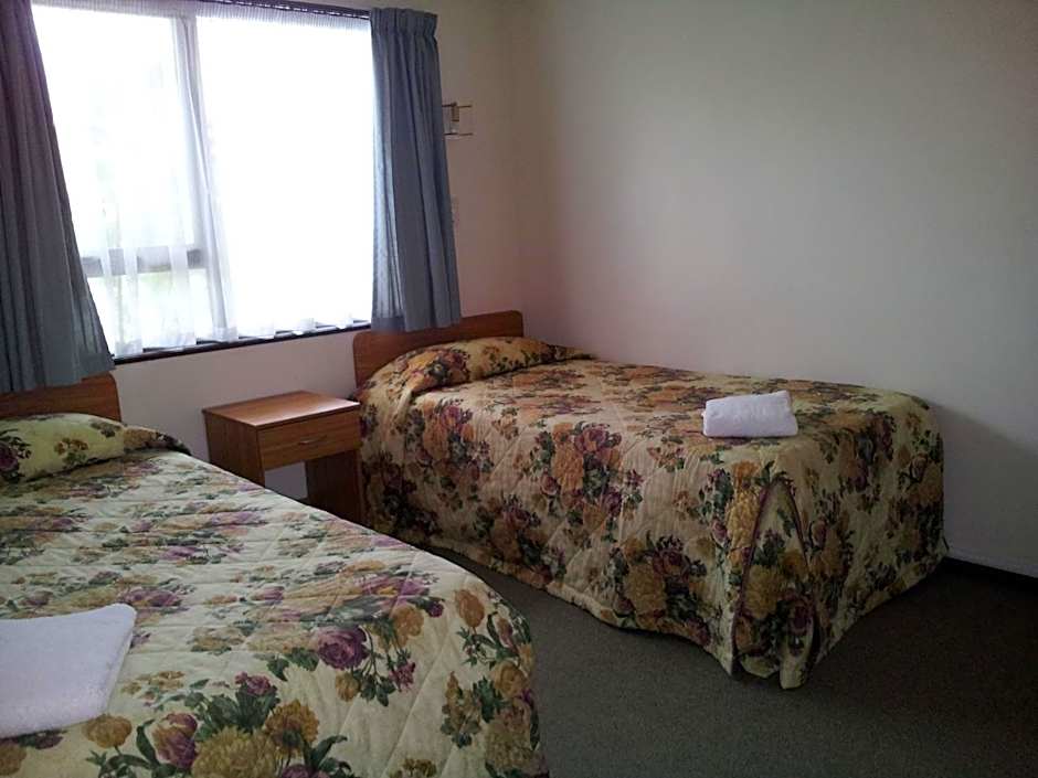 Ace High Motor Inn