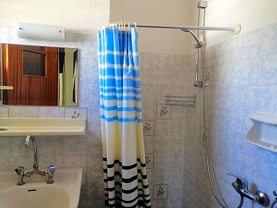 Jason Rooms & Studios