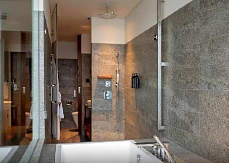 Deluxe Studio Single