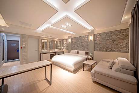 Standard Double Room with City View