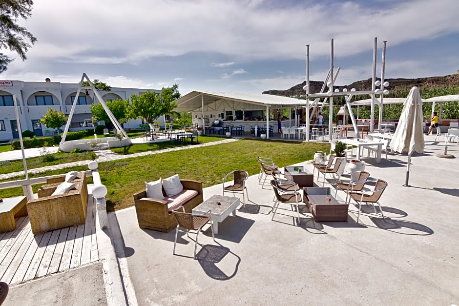 Gregory Peck Beach Break Apartments