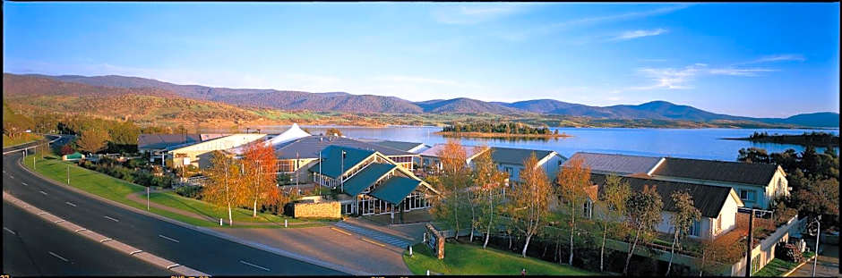 Horizons Lake Jindabyne