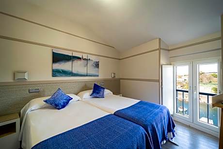 Double Room with Balcony and Sea View