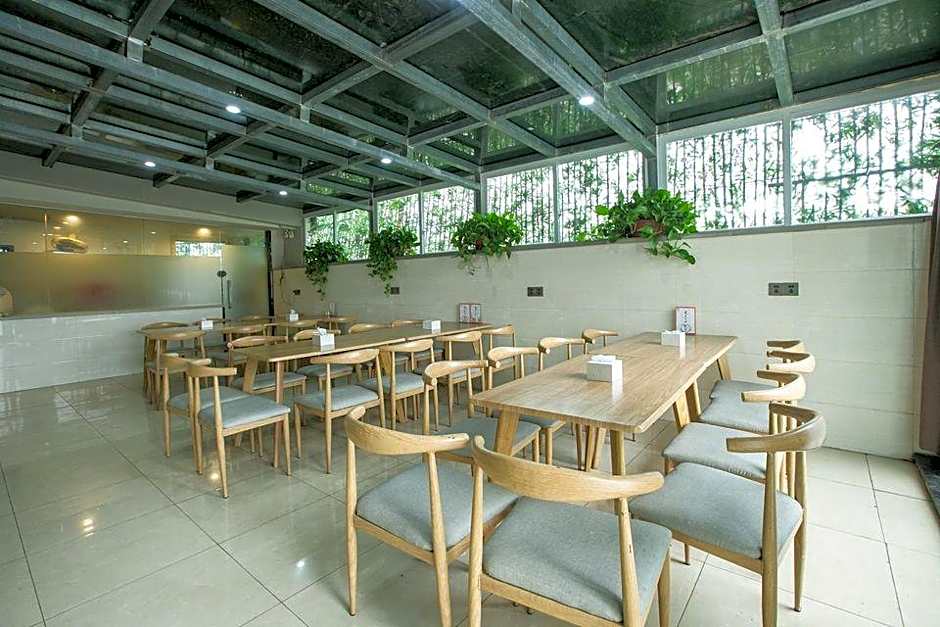 7 Days Premium Chongqing West Station