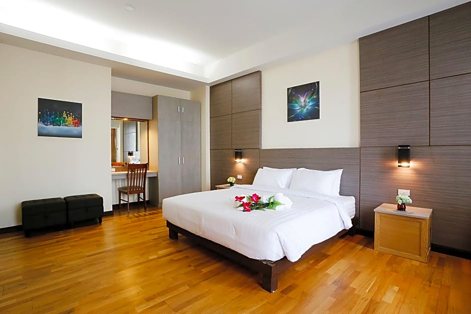 Photo 1 of 8 of 1 King Bed Suite
