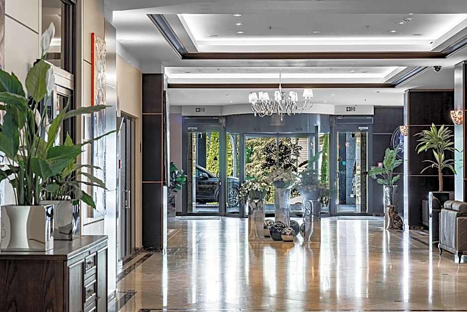 VILNIUS PARK PLAZA HOTEL, Restaurant & Terrace, Panorama Bar, Conference & Banquet Center