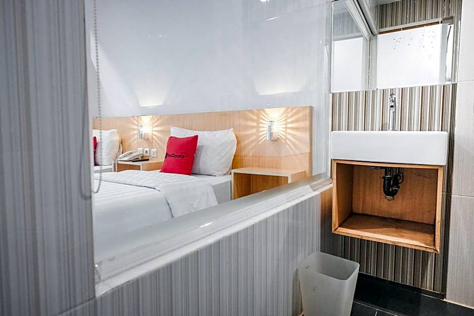 RedDoorz Premium at Hotel T-ONE Jambi