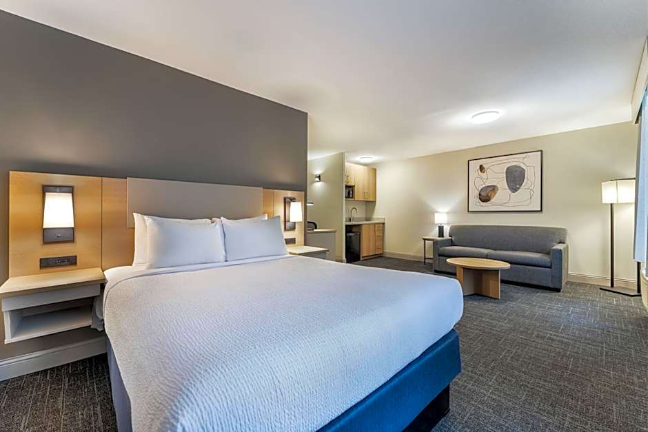 Days Inn & Suites by Wyndham Thunder Bay