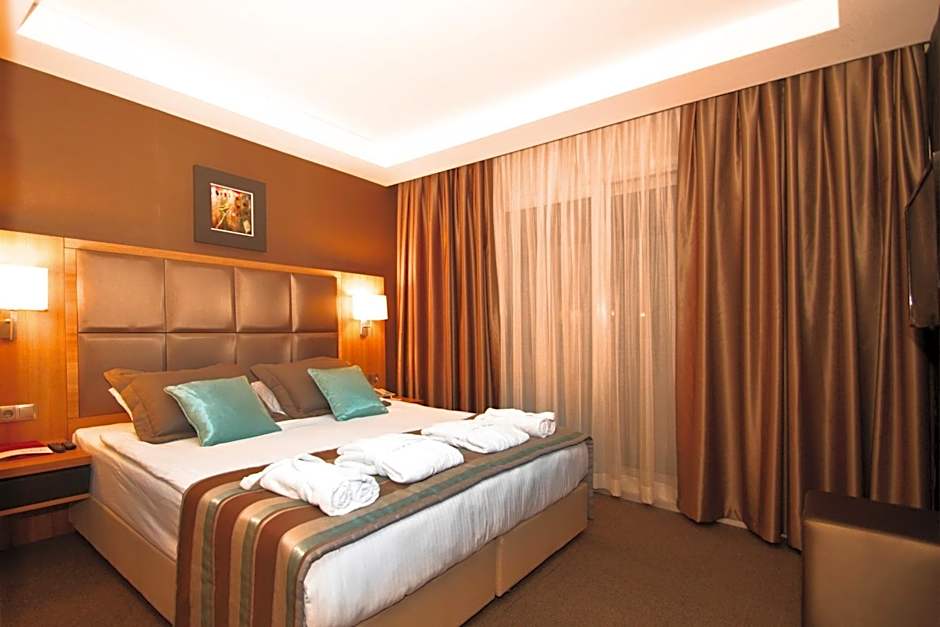 Photo 1 of 10 of Junior Suite