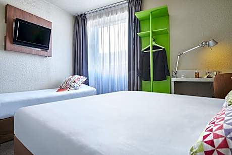 Standard Room - 1 Queen Bed 1 Sofa Bed