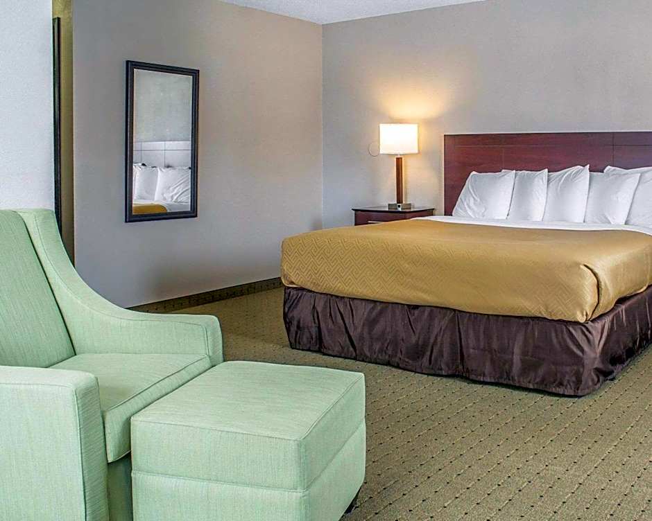 Econo Lodge Ames – Ames, IA