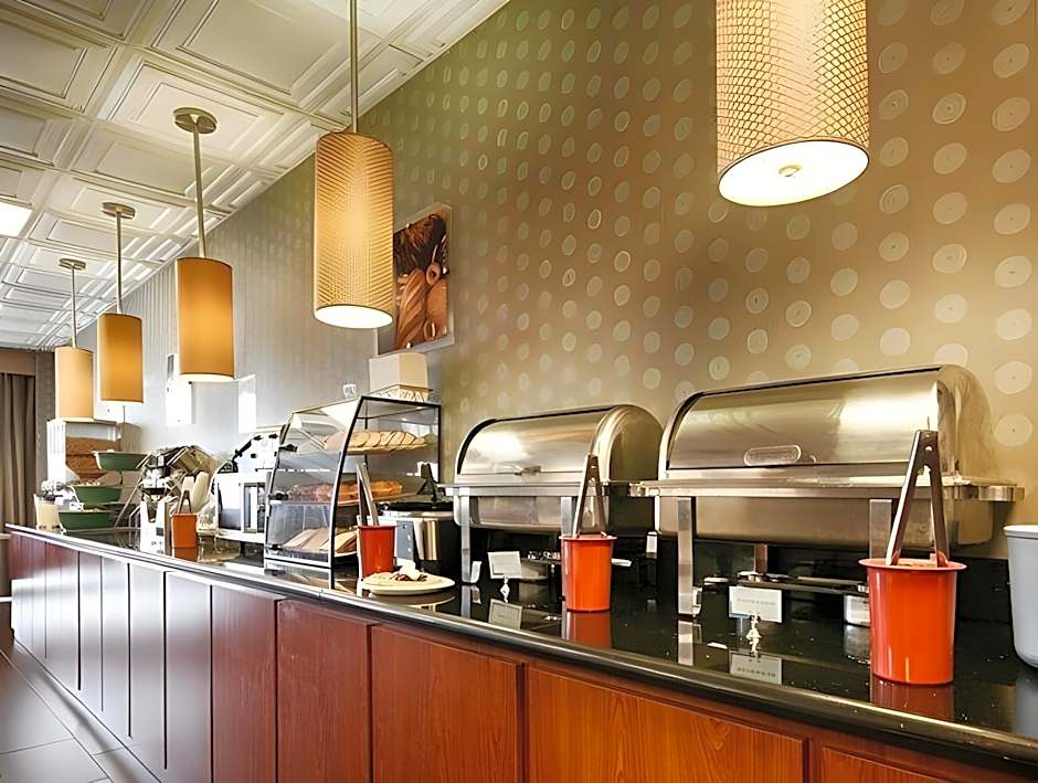 Quality Inn & Suites Charleston