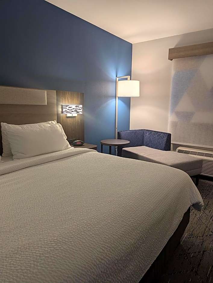 Holiday Inn Express Hotel & Suites Loveland By IHG