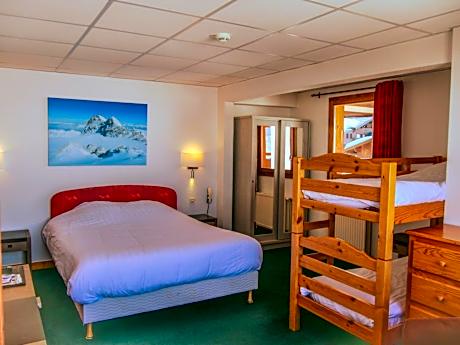 Quadruple Room (2 Adults + 2 Children)