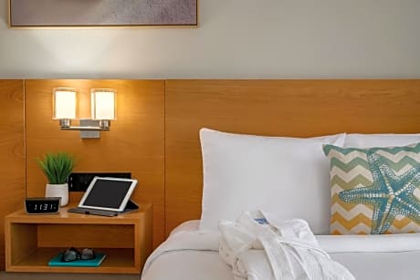 One-Bedroom King Suite with Roll-In Shower - Non-Smoking