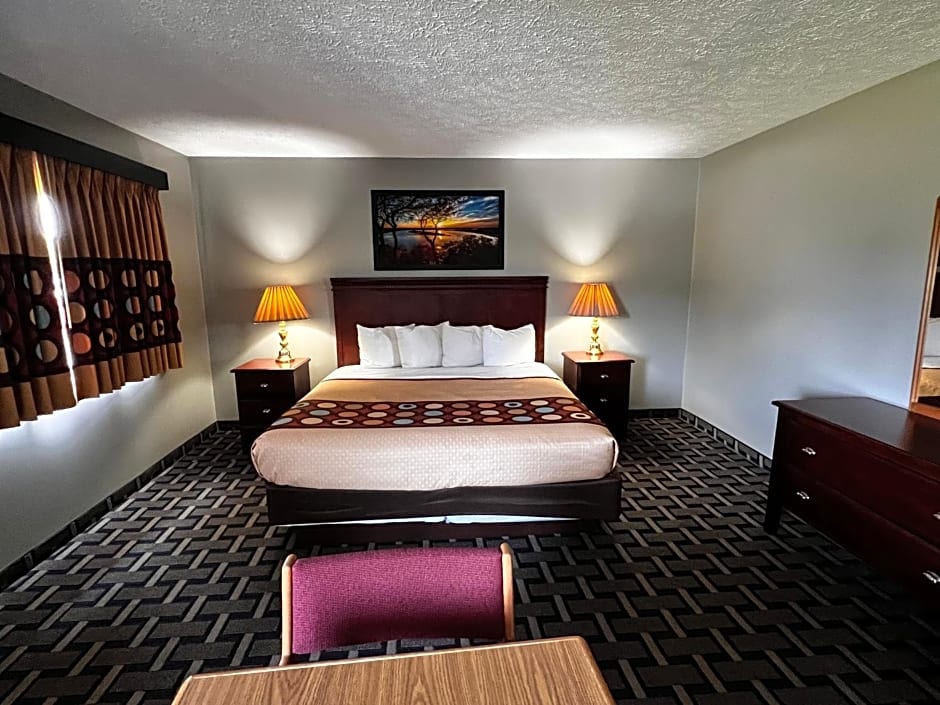 Sky Lodge Inn & Suites - Delavan