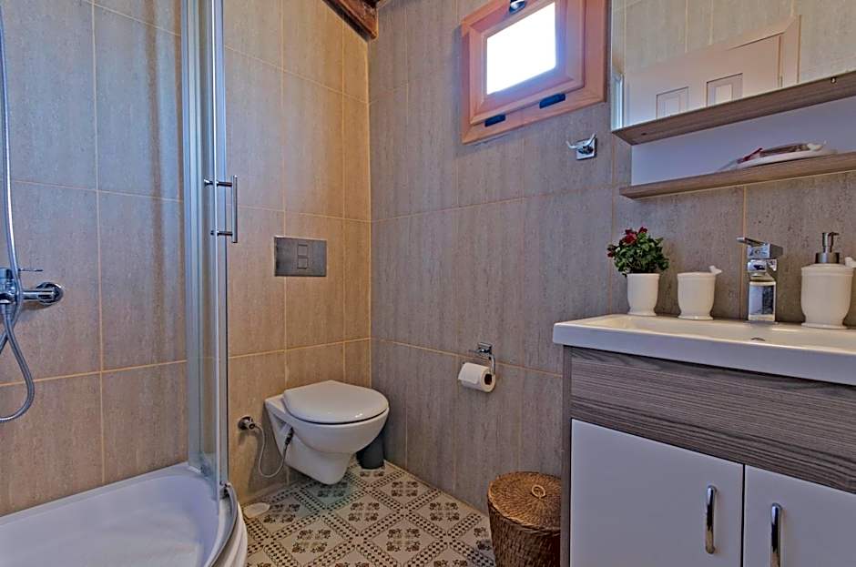 Lilyum Alaçatı - Taş Ev