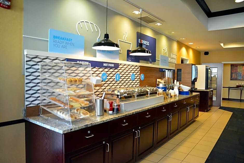 Holiday Inn Express & Suites Youngstown West I 80, an IHG Hotel