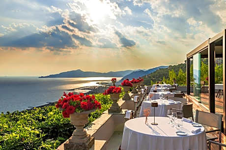 Villa Riviera Resort