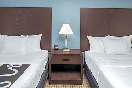 2 Queen Beds, Mobility/Hearing Impaired Accessible Room, Tub w/Grab Bars, Non Smoking