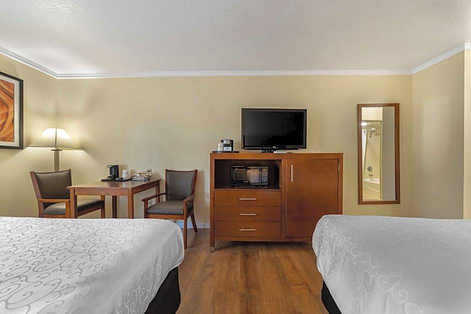 Best Western Plus Northwoods Inn