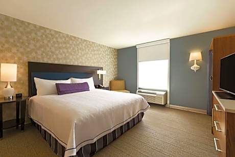 King Suite - Mobility Access/Non-Smoking