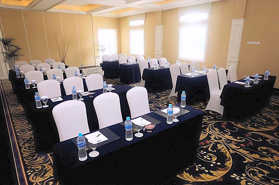 Adhiwangsa Hotel And Convention Hall