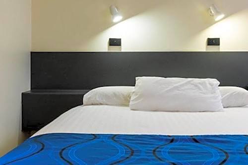 Photo 1 of 2 of Standard 1 Queen Bed