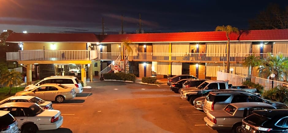 Express Inn & Suites - 5 Miles from St Petersburg Clearwater Airport