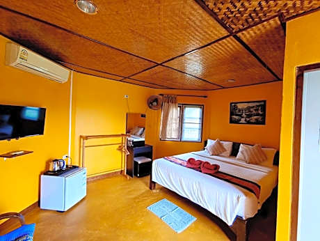 Deluxe Double Room with Air Conditioning