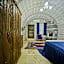 Holiday Cave Hotel
