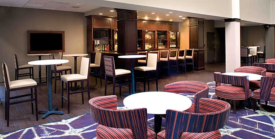 Embassy Suites by Hilton Philadelphia Airport