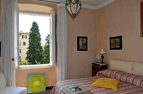 Single Room with Shared Bathroom