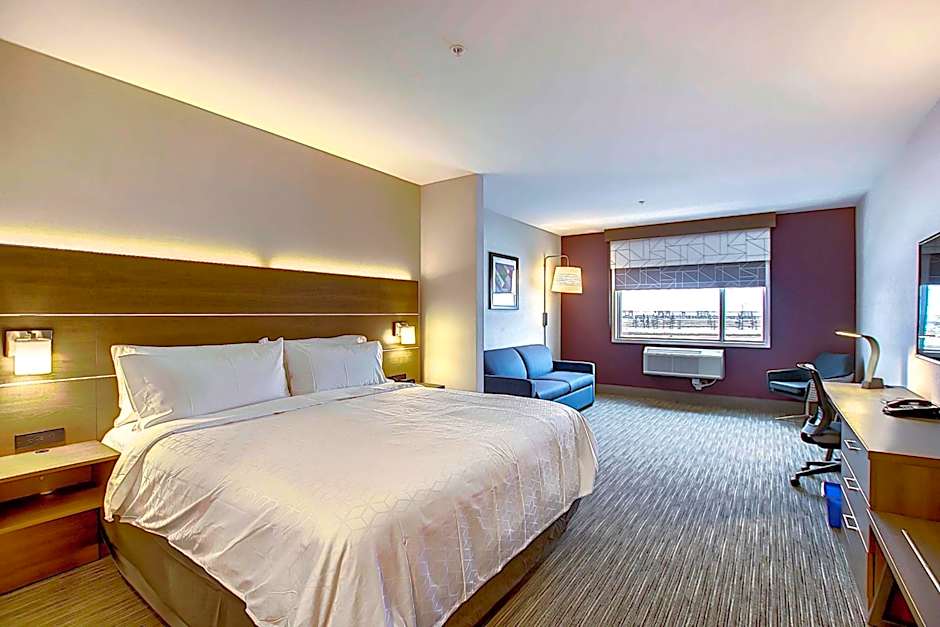 Holiday Inn Express and Suites Calgary Airport Trail NE By IHG