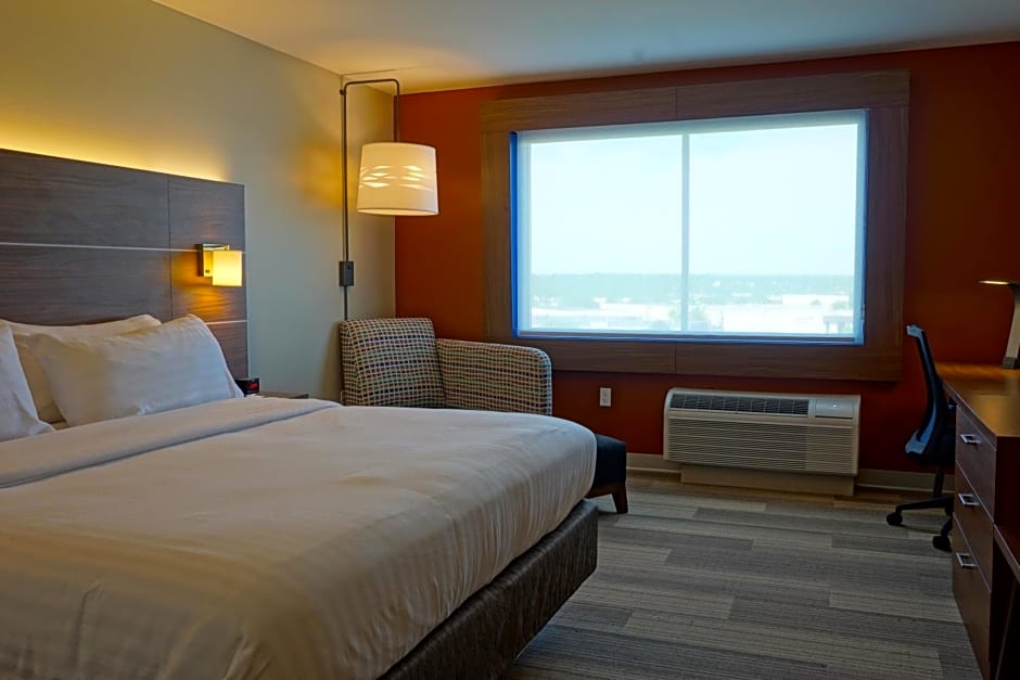 Holiday Inn Express & Suites Omaha - Millard Area, an IHG Hotel