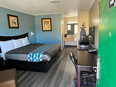 Standard King Room - Non-Smoking