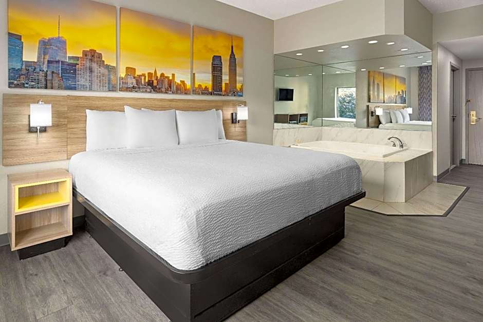 Days Inn & Suites by Wyndham Albany