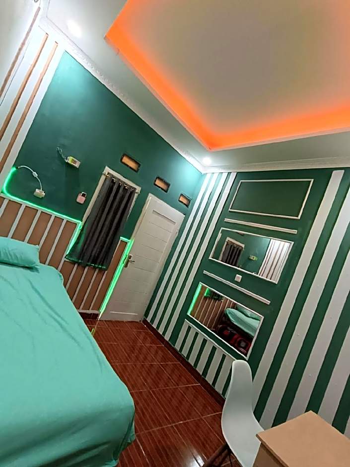 OYO Life 93158 Kost Asaka