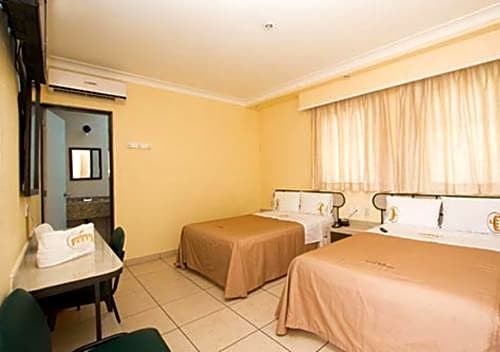 Hotel Plaza Bandera Revolución