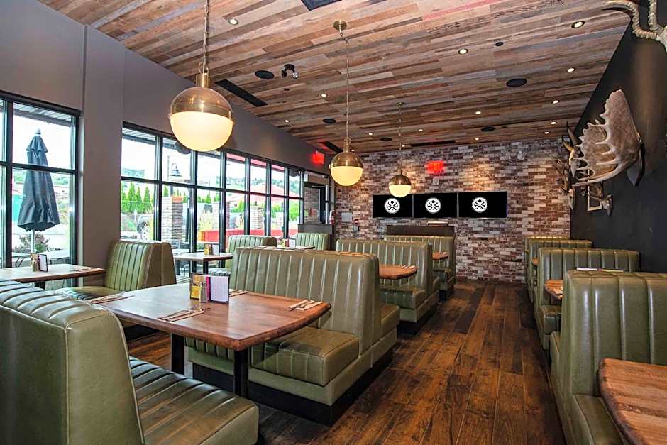 Sandman Signature Kamloops Hotel