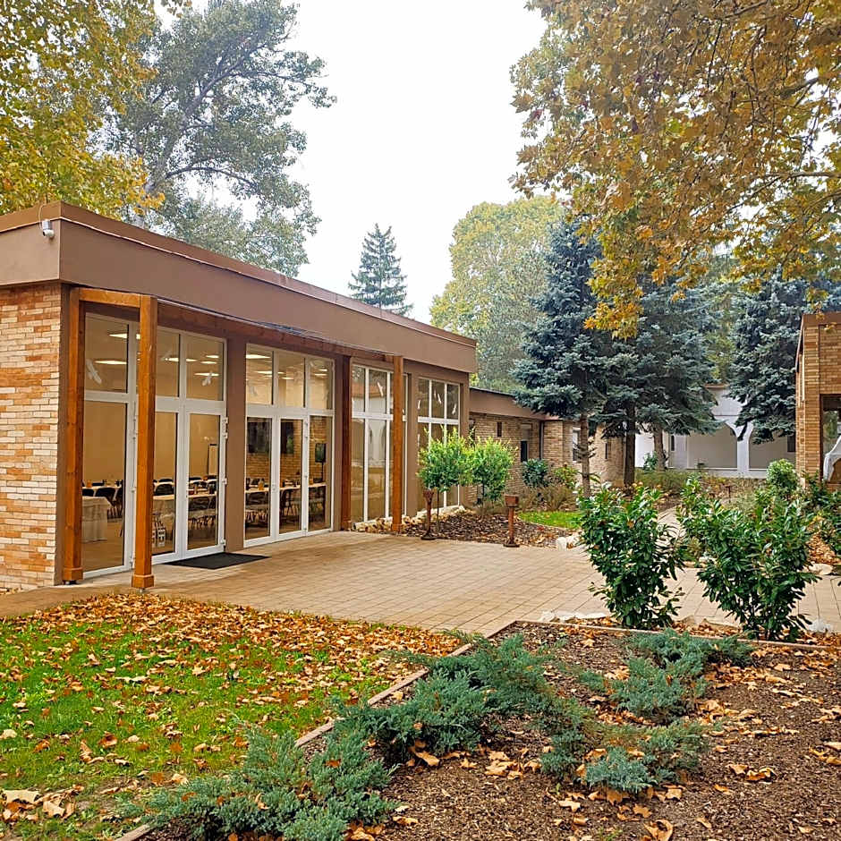 Öreg-tó Hotel és Rendezvénytér