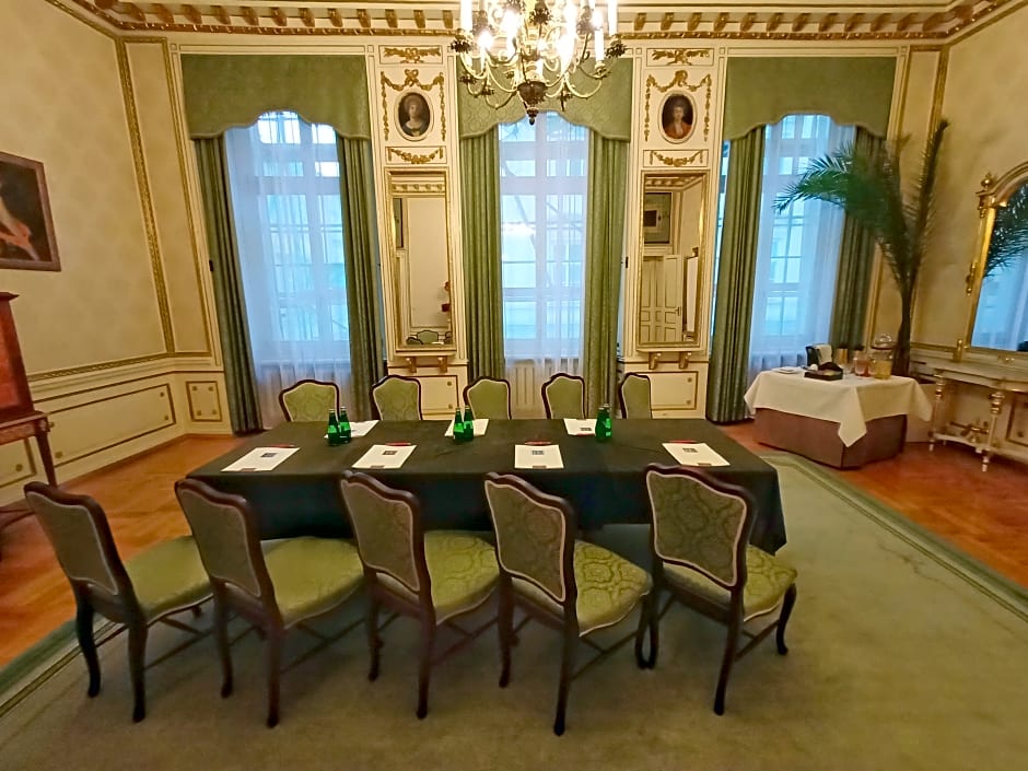 Grand Hotel