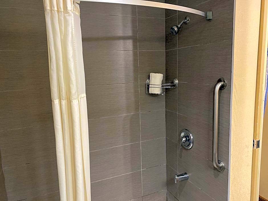 Quality Inn Buffalo Airport