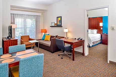 2 Bedroom Suite, Bedroom 1: 1 King, Bedroom 2: 1 King, Sofa Bed