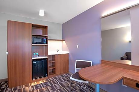 1 Queen Bed Studio Suite Non-Smoking