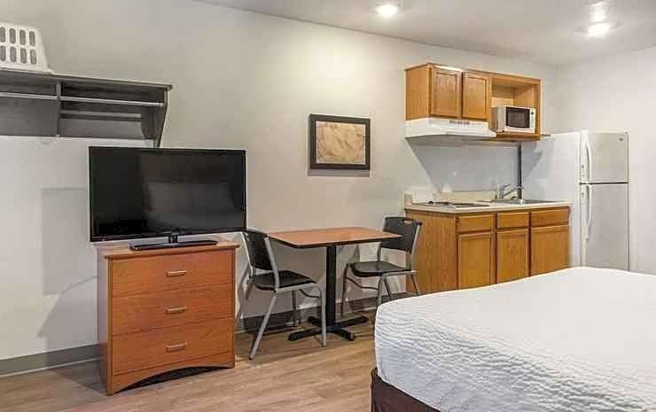 WoodSpring Suites Springfield