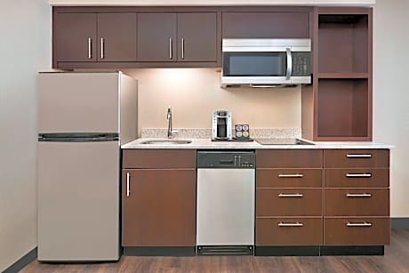 2 Bedroom Suite, Bedroom 1: 1 Queen, Bedroom 2: 1 Queen, Sofa bed